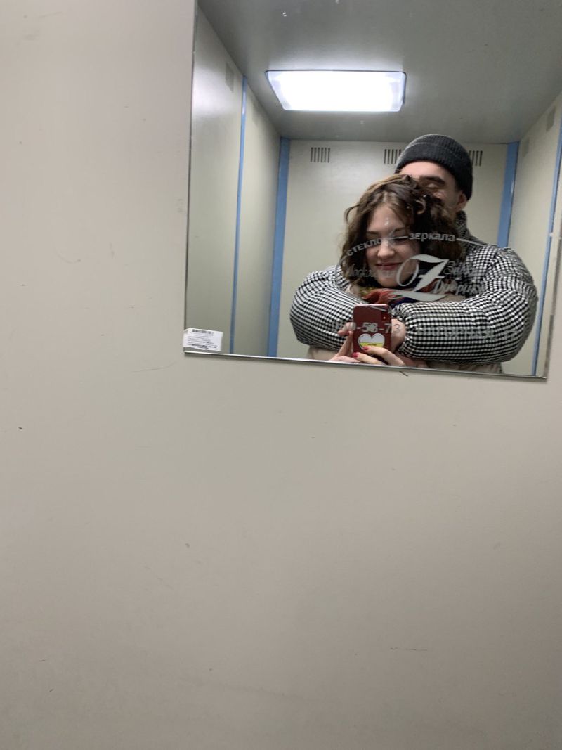 Селфи в лифте в Москве